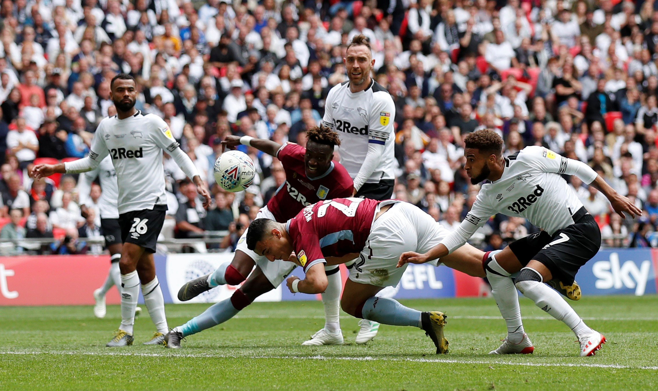 来看中国女足的比赛遇到了前男足主教练扬科维奇