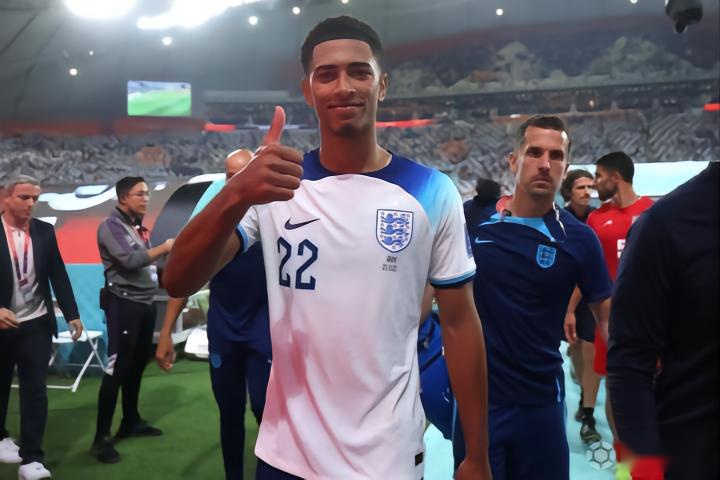 姆巴佩：于帕在本赛季属于世界最佳后卫，受到关注是很正常的