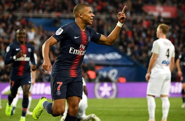 B费和内维斯各进三球，葡萄牙队史第3次单场比赛有两人戴帽